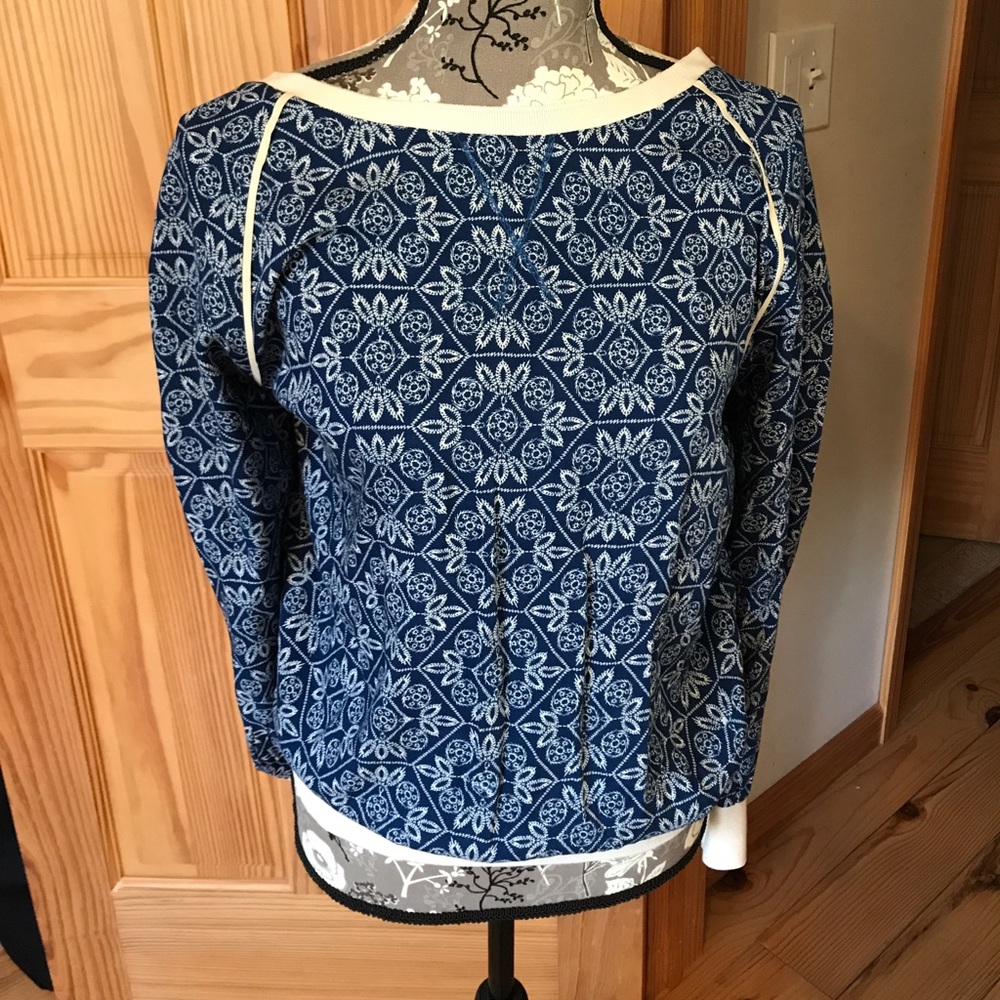 Light Weight shirt for the fall.