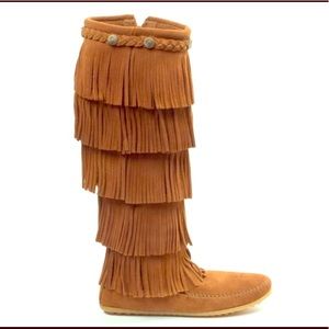 Minnetonka 5-Layer Fringe Boot