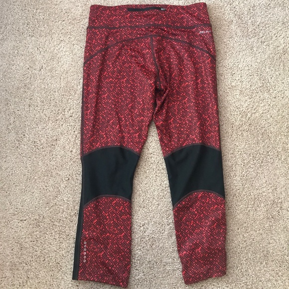 Nike dri-fit crop pants, Size Medium - Picture 3 of 3