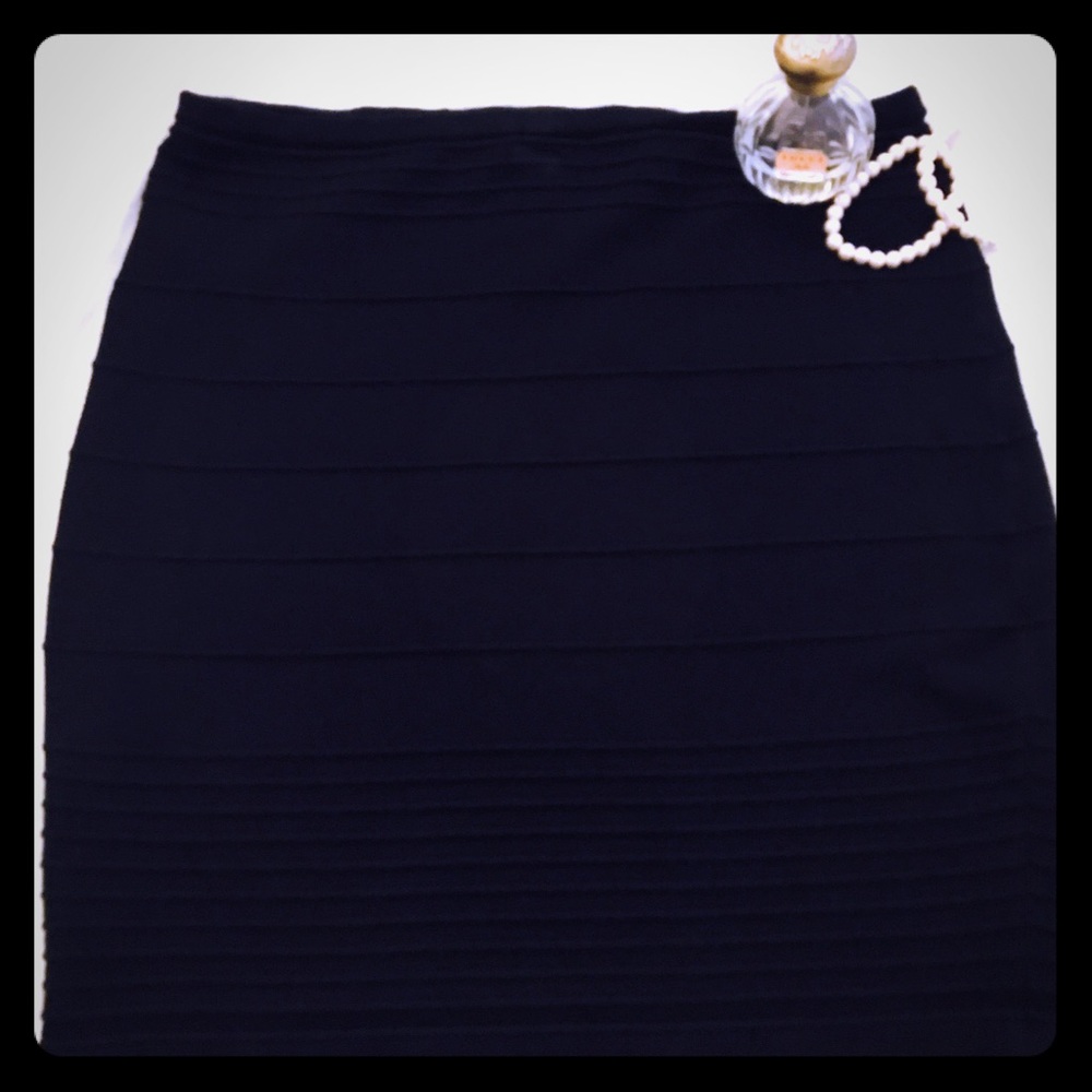 Black Pencil Skirt - Size Large