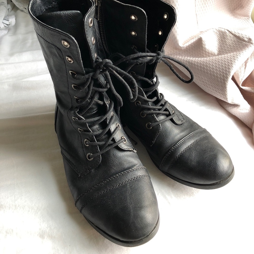 Combat boots