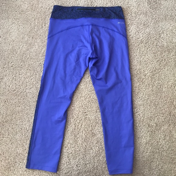 Nike Dri-fit crop pants, size medium - Picture 2 of 3