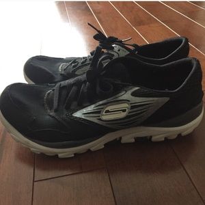 Sketchers 8.5 running shoes black and white