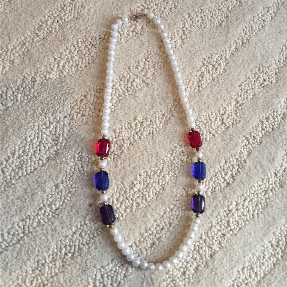 Vintage costume jewelry pearl and gem necklace