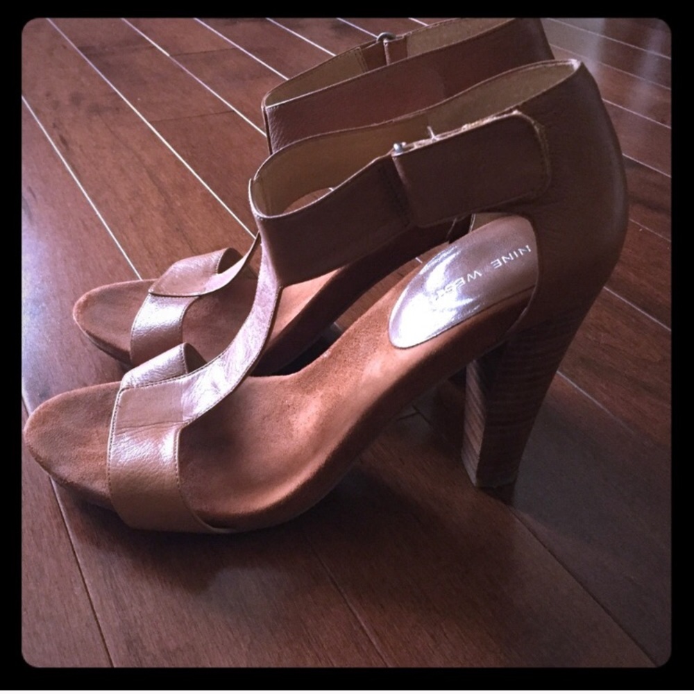 Nine West 10 Cognac Sandal