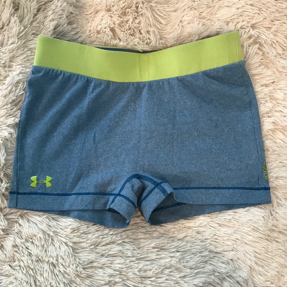 UNDER ARMOUR WORKOUT SHORTS. Small