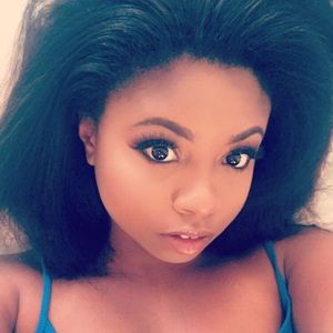 Meet your Posher, Saraya