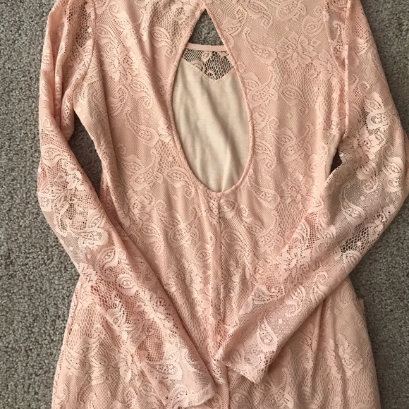 Lace, backless dress. Size large - Picture 2 of 3