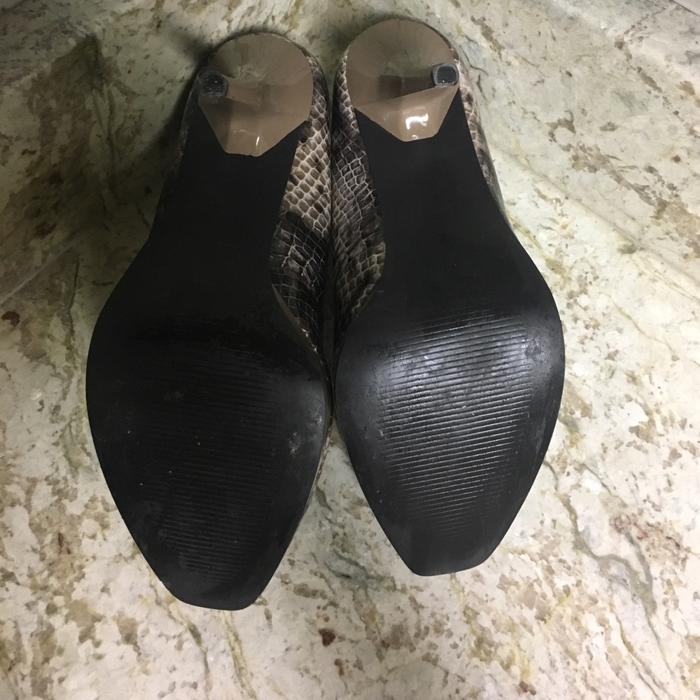 Steve Madden Snakeskin Taupe Peep Toe Pumps size 7 - Picture 4 of 8