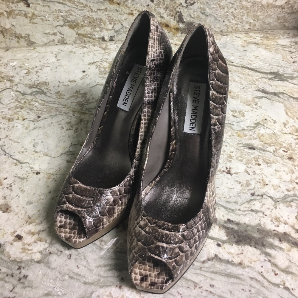 Steve Madden Snakeskin Taupe Peep Toe Pumps size 7 - Picture 8 of 8