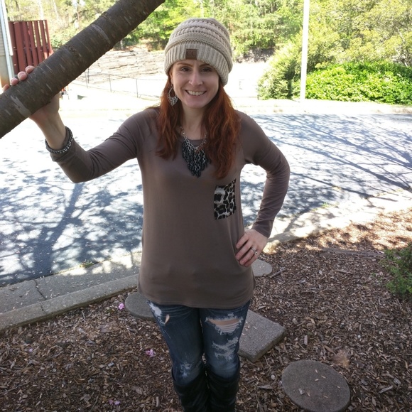 Boutique long sleeve leopard top - Picture 3 of 3