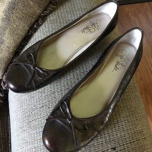 Lifestride gold shoes