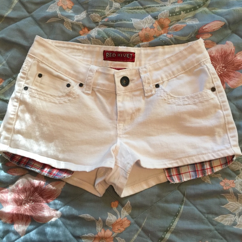 Red Rivet White Shorts Size 7