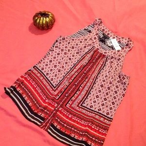 WHBM ladies top in size medium👚 WHBM ladies top in size medium👚