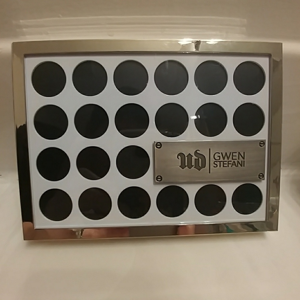 Urban Decay x Gwen Stefani Eyeshadow Palette