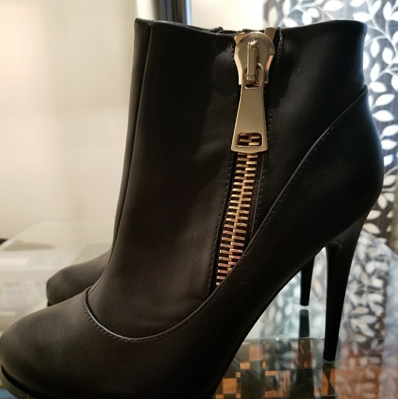 Heel boots - Picture 2 of 3