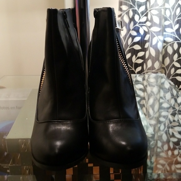 Heel boots - Picture 3 of 3