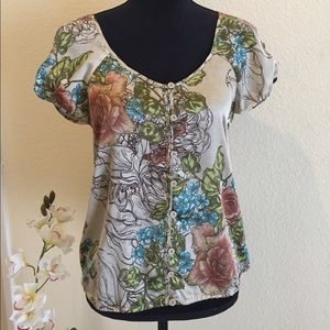 🔴 3/$10 Adorable Flower Print Blouse Cap Sleeves