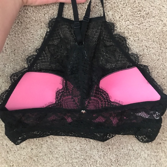 High neckline fashion bra. - Picture 2 of 3