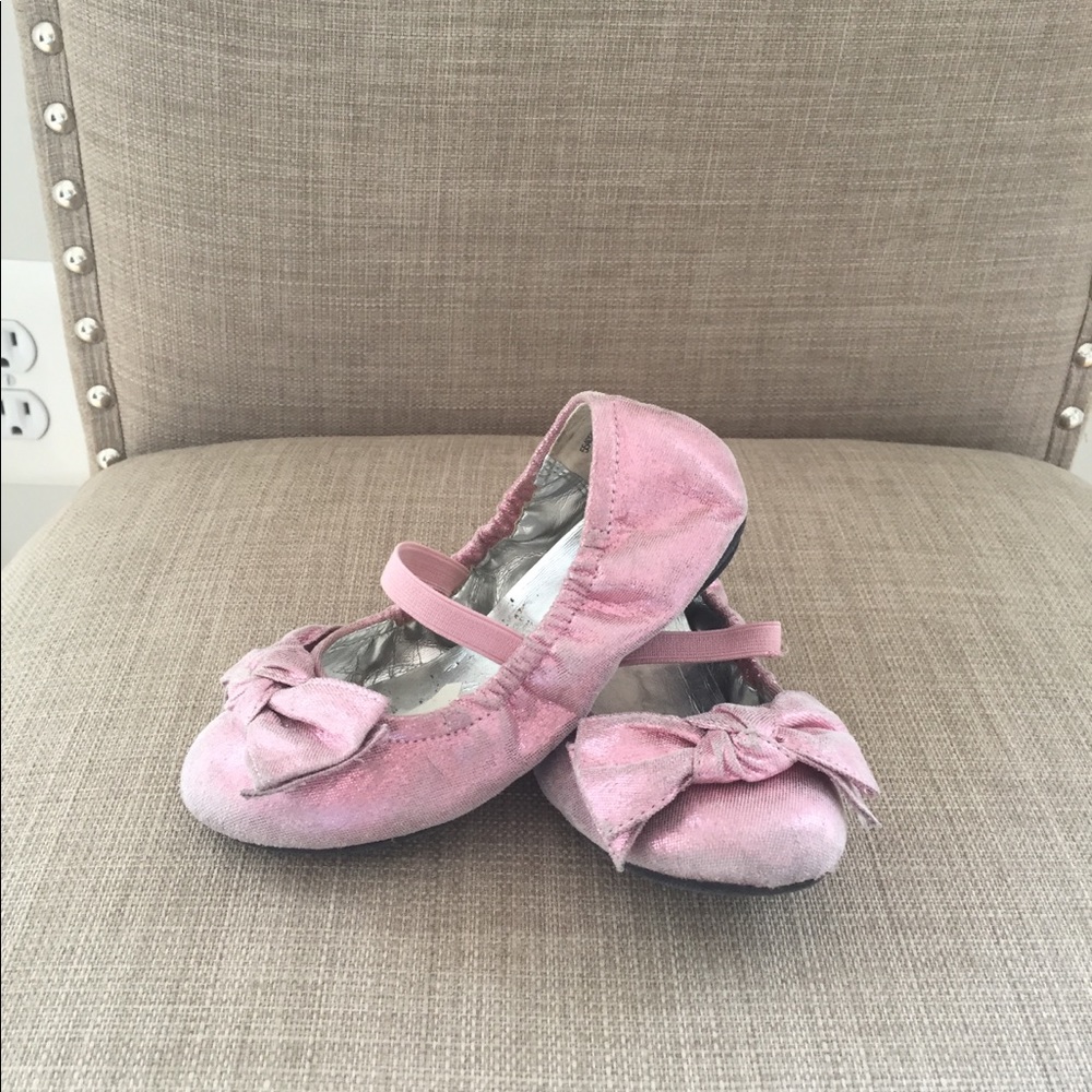 Toddler girl's size 7.5 pink ballet flats.