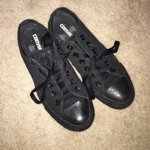 Women’s Solid Black Converse Size 8
