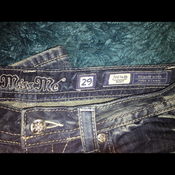 Like New Miss Me Bootcut Jeans - Picture 2 of 3