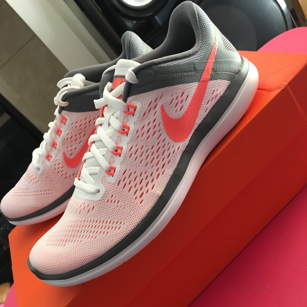 ❌sold❌Brand new women Nike shoes