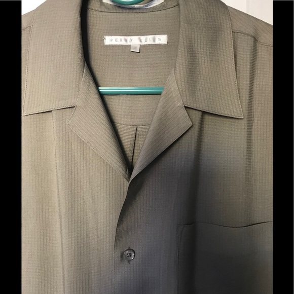 Perry Ellis button down short sleeve - Picture 2 of 2