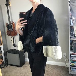 Vintage black velvet cape capelet sheepskin trim Vintage black velvet cape capelet sheepskin trim