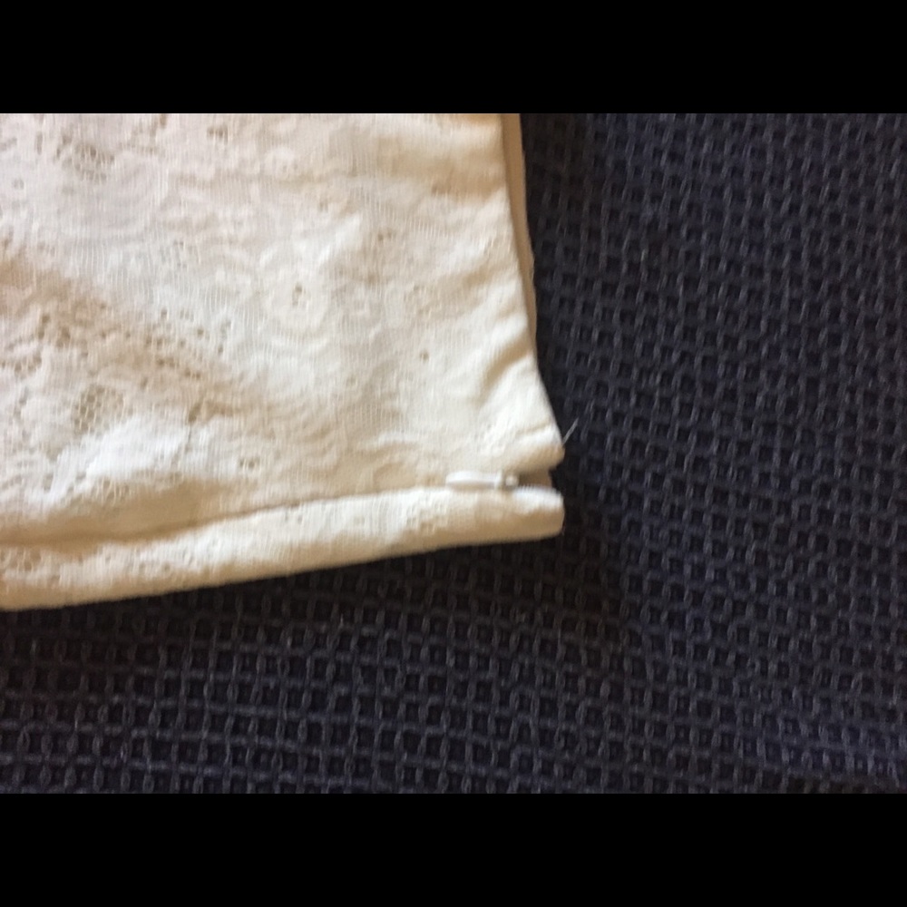 ❌SOLD❌ Zara White Lace Shorts - Picture 3 of 5