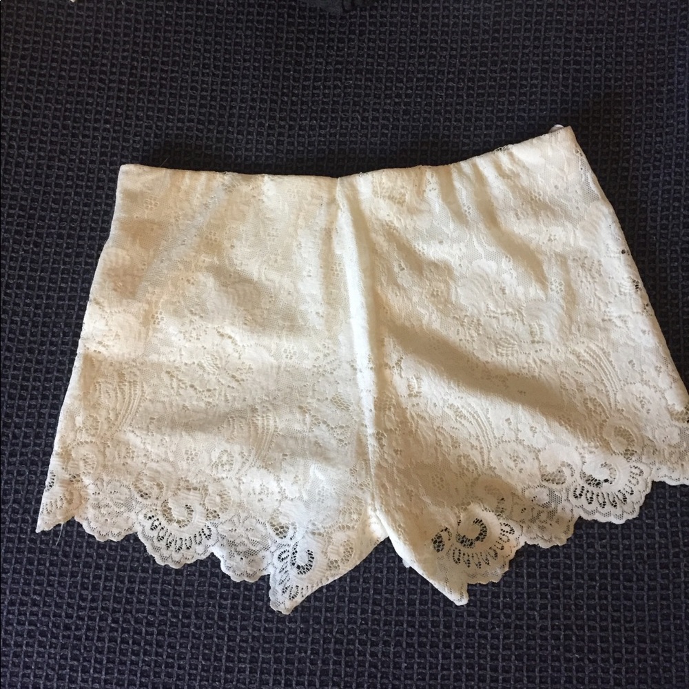 ❌SOLD❌ Zara White Lace Shorts - Picture 5 of 5
