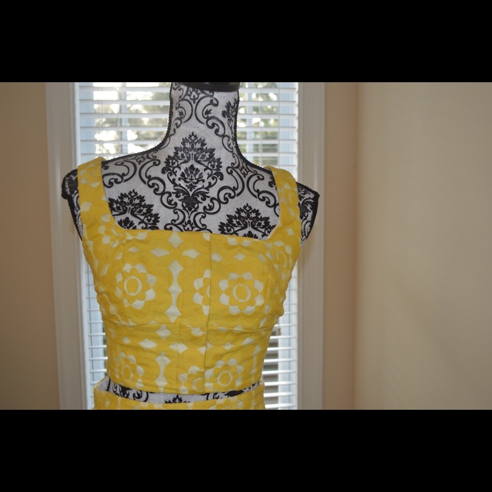 Women’s 2-piece skirt and tank - Picture 2 of 4