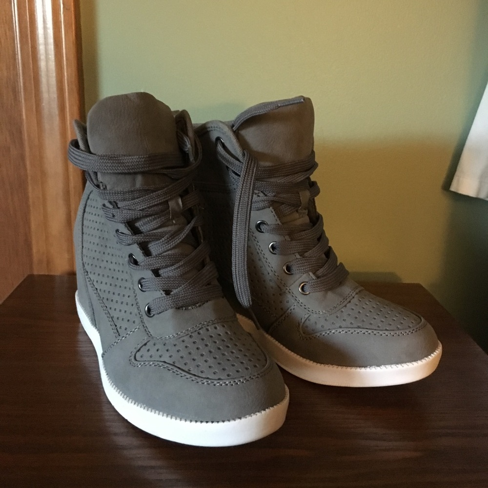 Gray Wedge sneakers