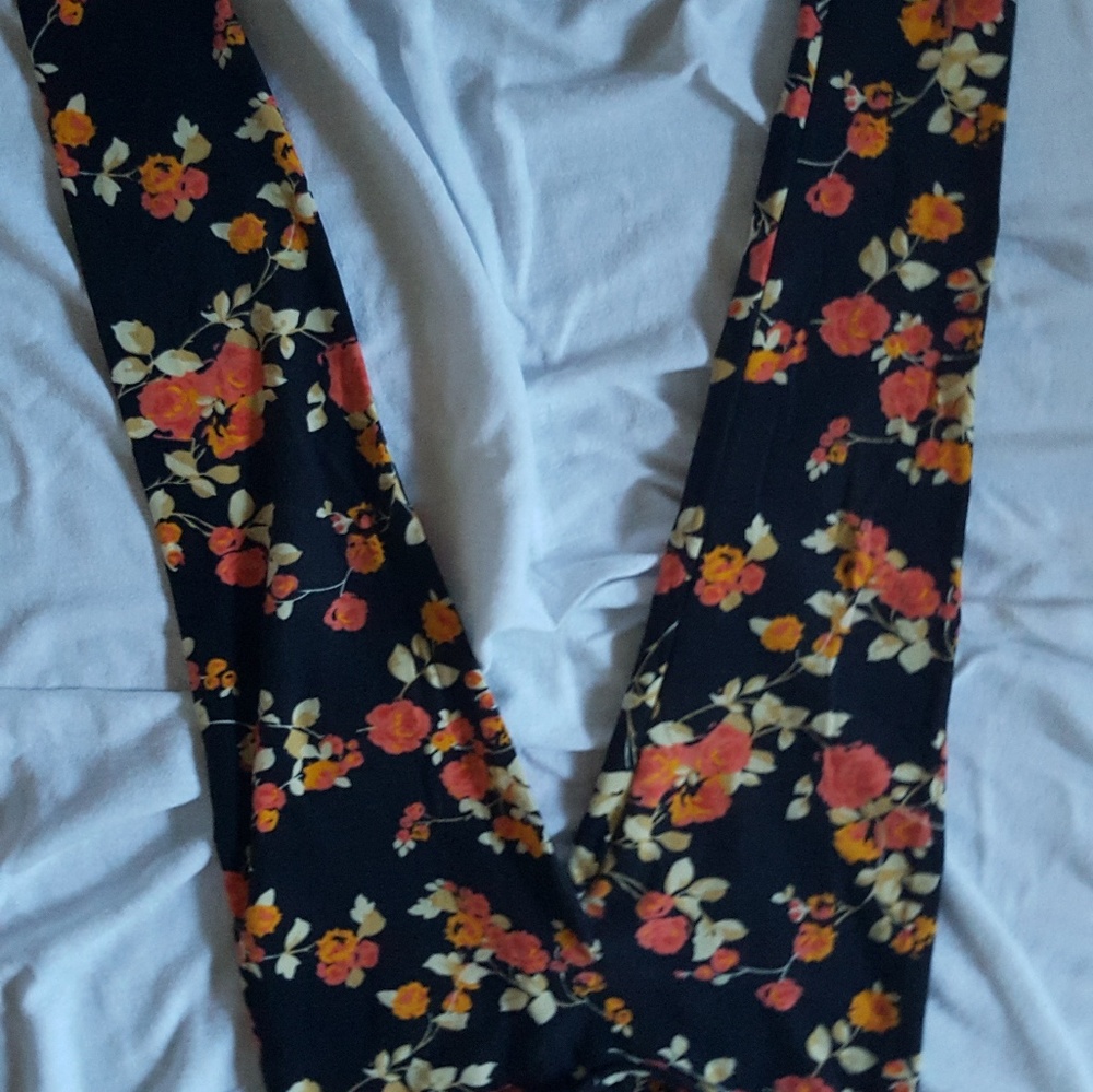LULAROE VINTAGE PRINT OS LEGGINGS FLORAL