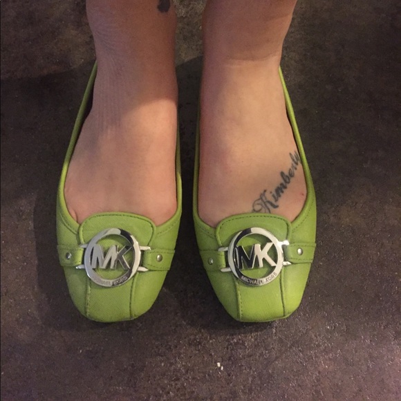 Lime green Michael Kors Fulton flats ! - Picture 2 of 8