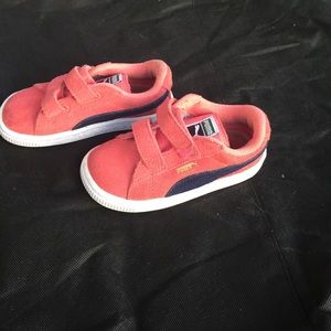 Little girl pumas Little girl pumas