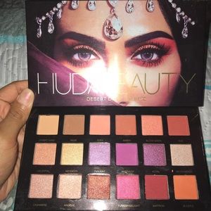 Huda Beauty Desert Dusk Palette