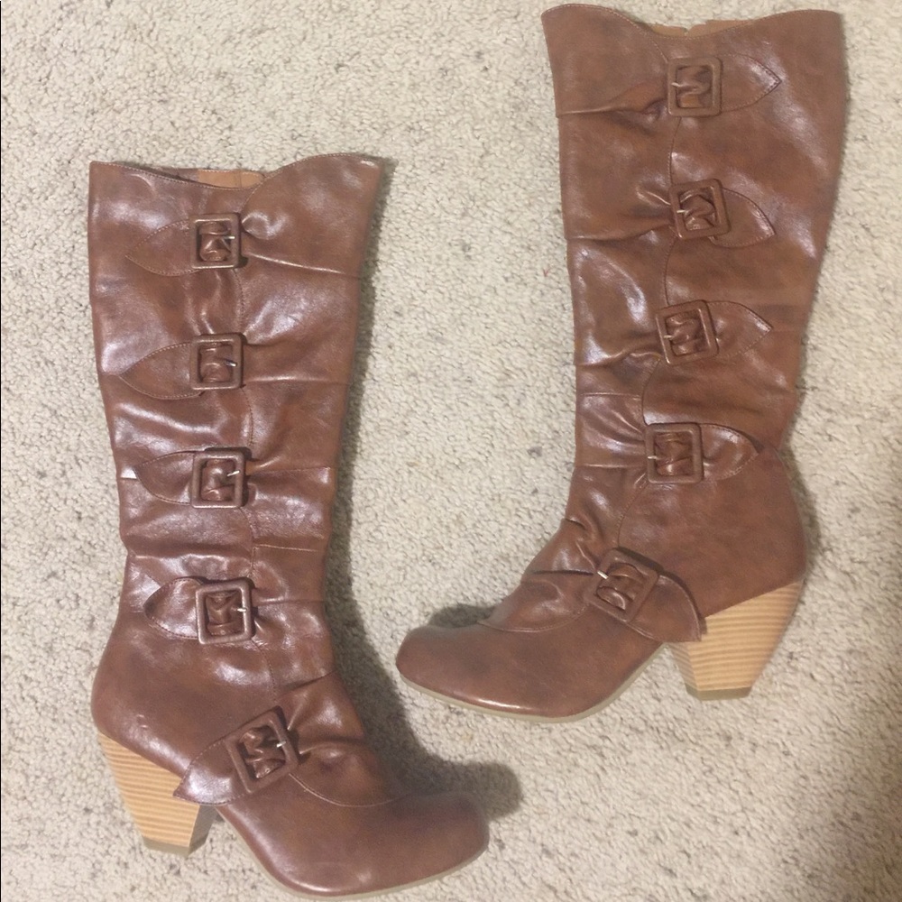 High knee women’s boots