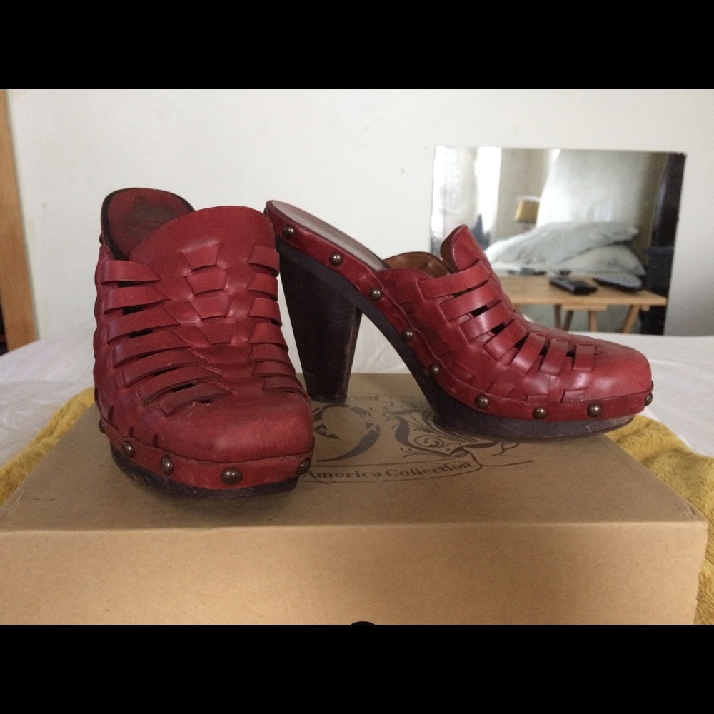 Clogs