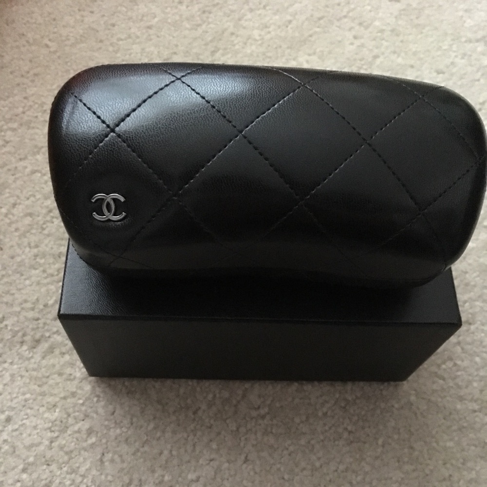 Host Pick🍁Gorgeous CHANEL Sunnies - Picture 2 of 8