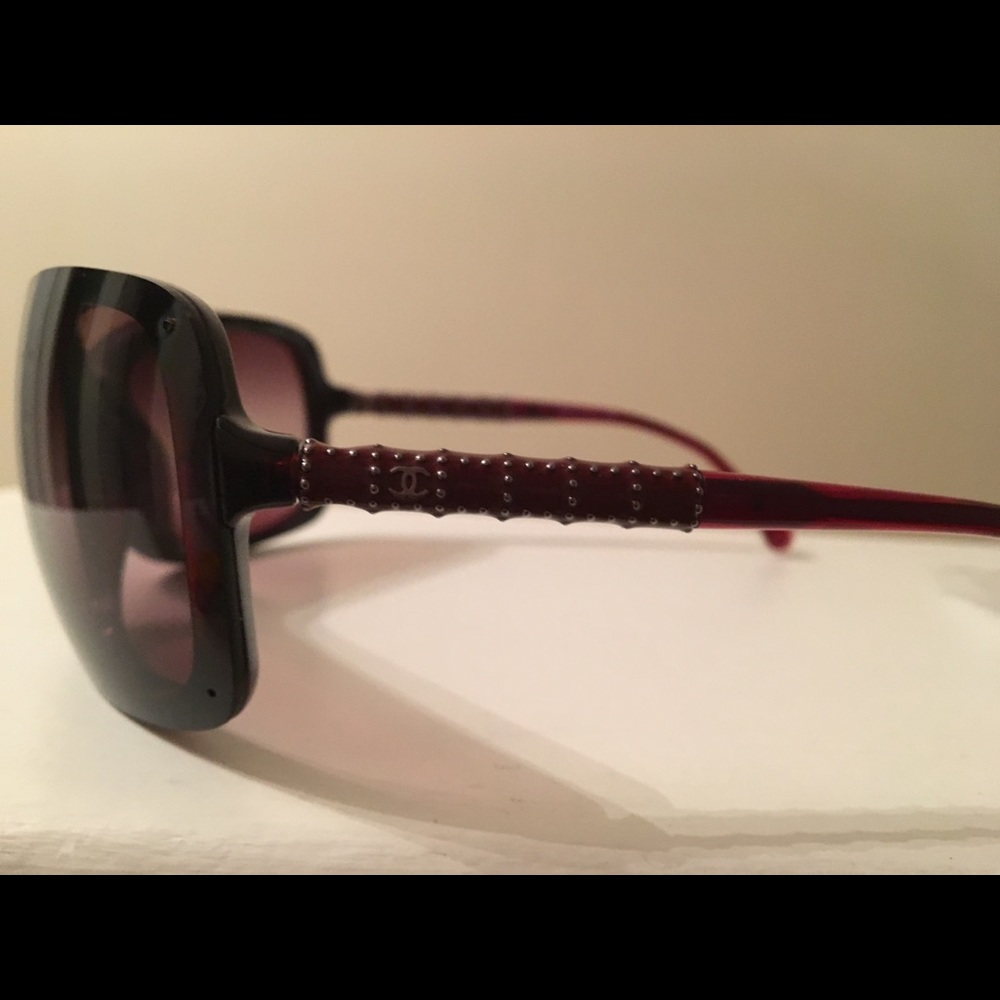 Host Pick🍁Gorgeous CHANEL Sunnies - Picture 5 of 8