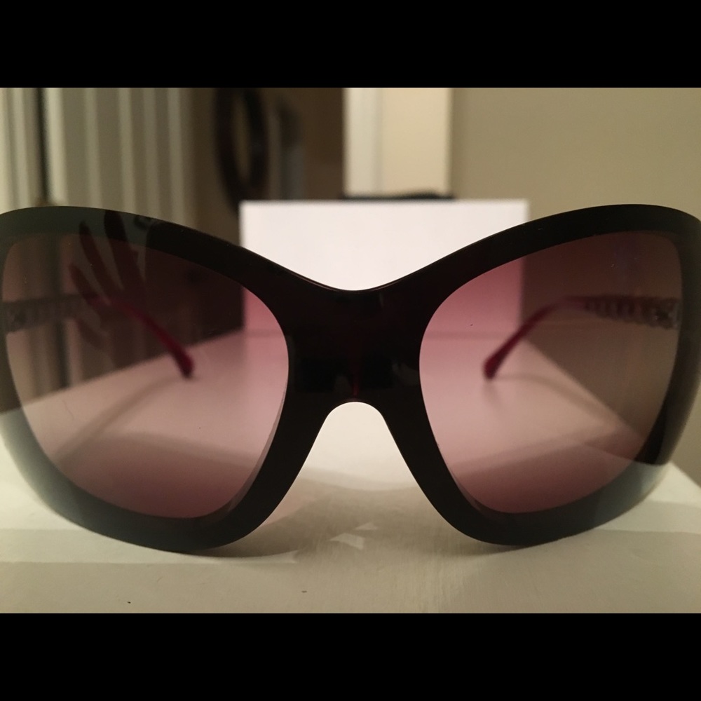 Host Pick🍁Gorgeous CHANEL Sunnies - Picture 7 of 8