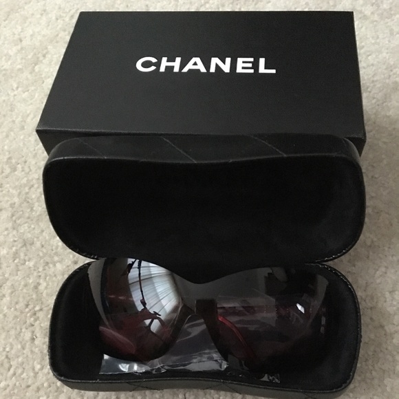 CHANEL Accessories - Host Pick🍁Gorgeous CHANEL Sunnies