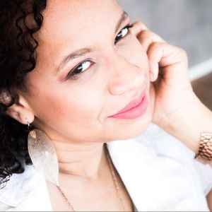 Meet your Posher, Aline