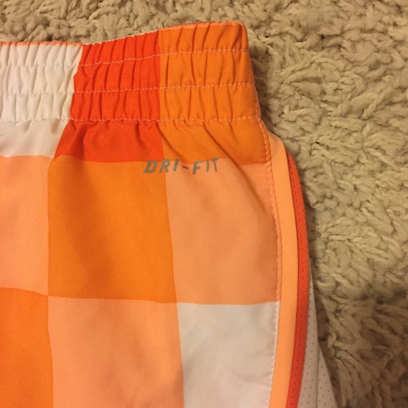 Nike Dri-Fit women's shorts - Picture 4 of 6