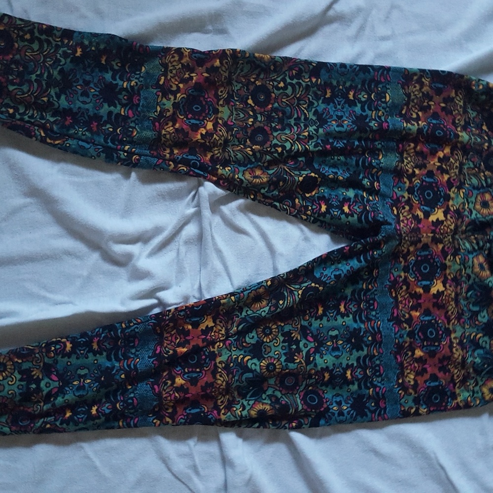 LULAROE VINTAGE PRINT TC LEGGINGS