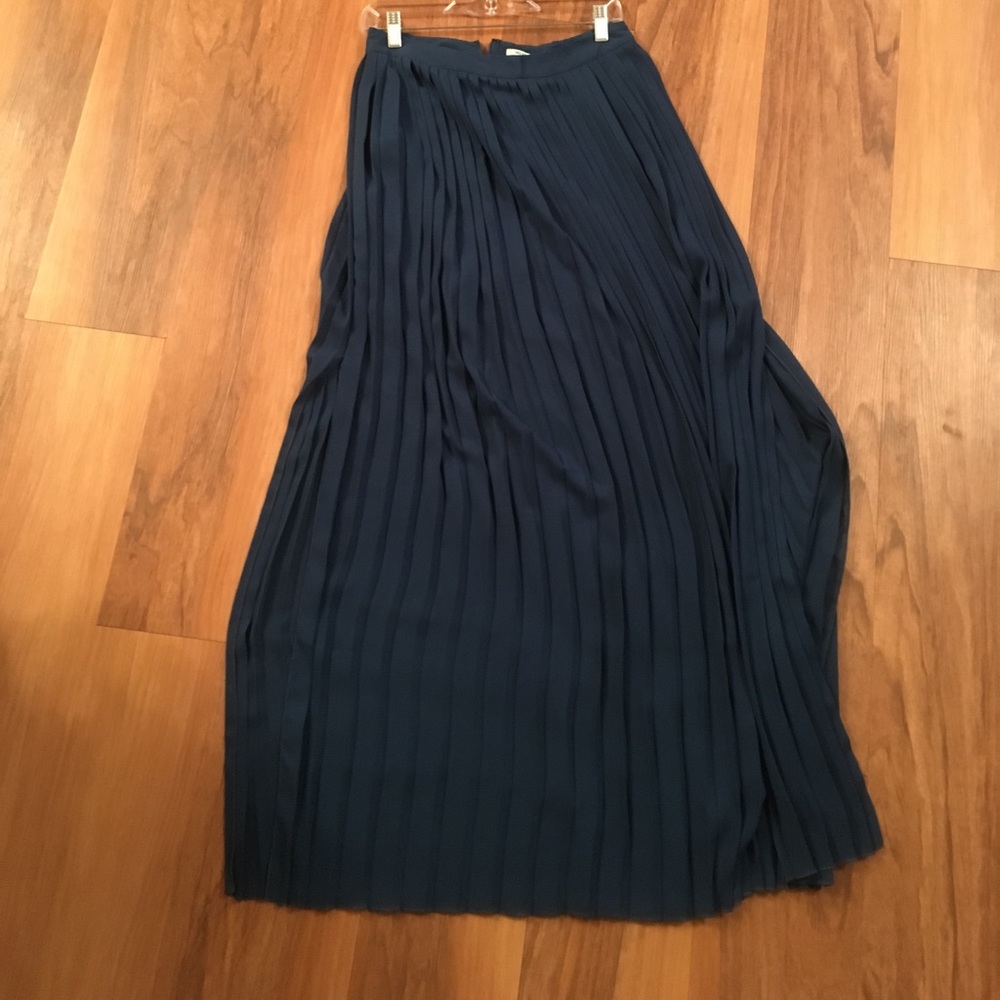 Pleated Maxi Skirt with Side Slits