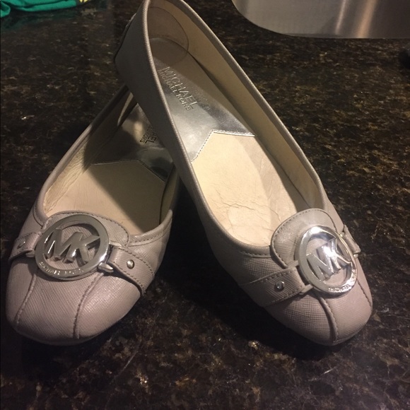 Grey Michael Kors Fulton flats - Picture 2 of 7