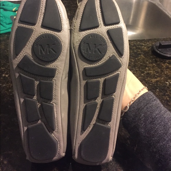 Grey Michael Kors Fulton flats - Picture 4 of 7