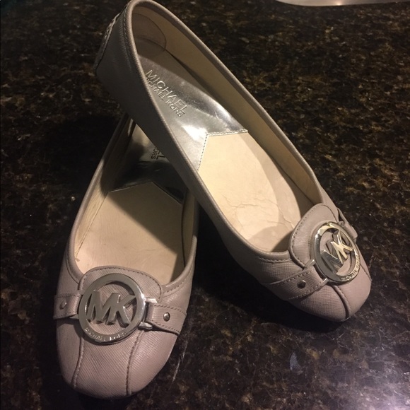 Grey Michael Kors Fulton flats - Picture 7 of 7